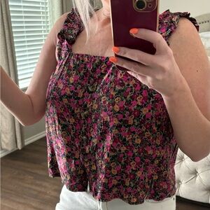 Floral sleeveless cropped button down